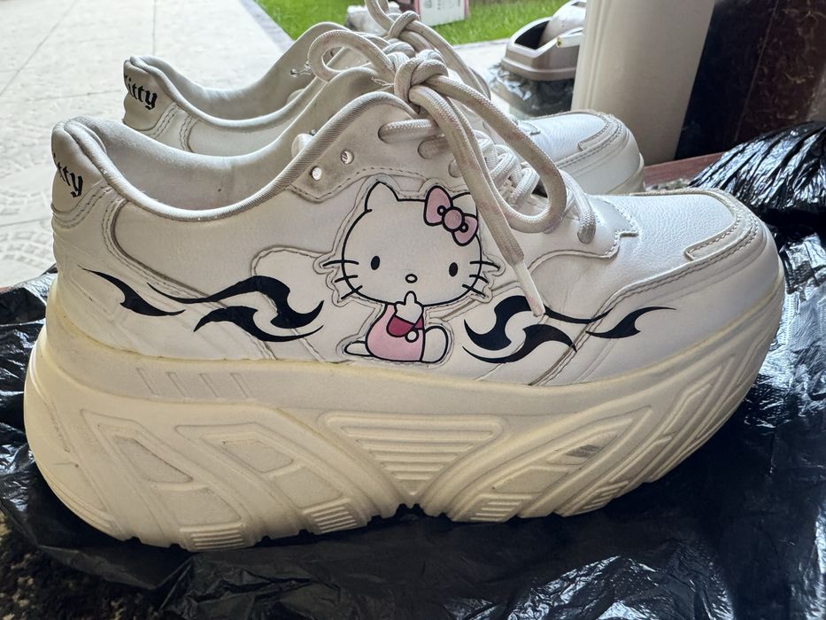 Hello Kitty кроссовки женские