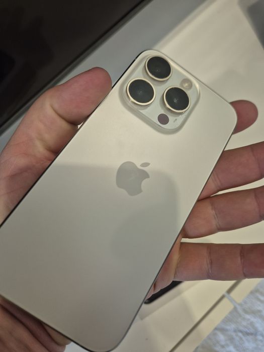 Apple Iphone 15 pro 512gb white titanium Отлично състояниеГаранция