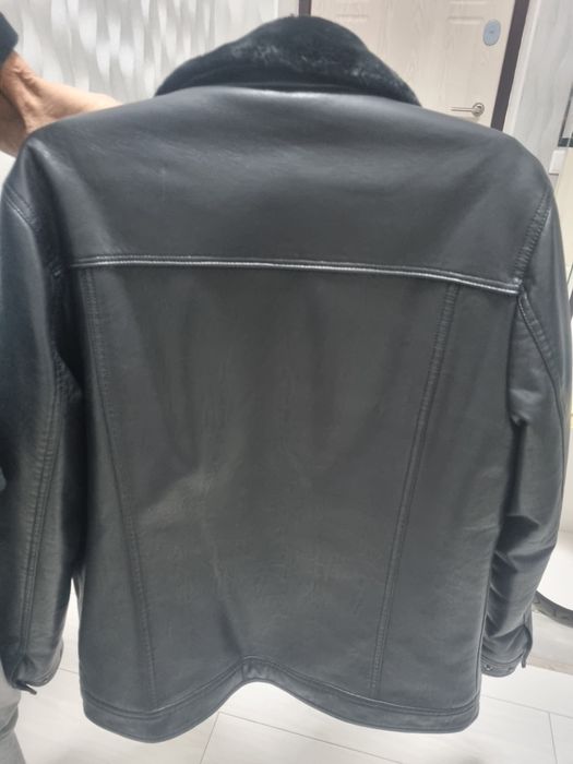 Продам  кожаная мужская куртка