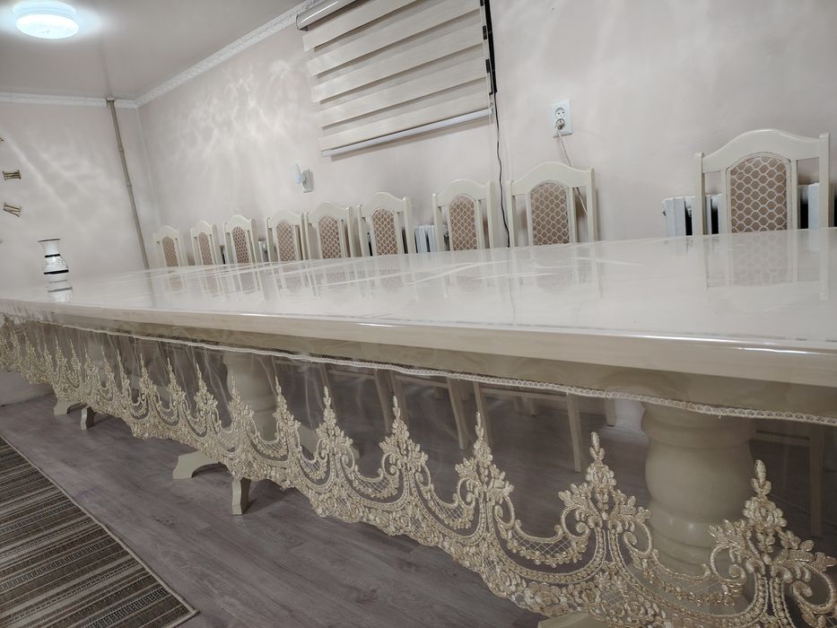 Стол со стульями