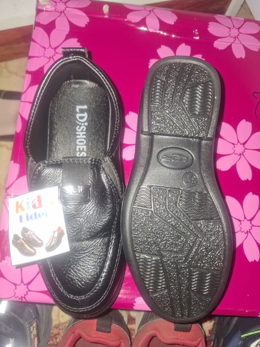 Продам детскую обувь