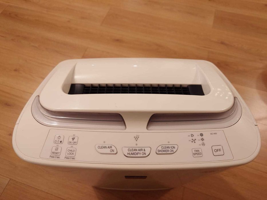 Purificator aer Sharp KC-A50EUW, HEPA, ionizare, umidificare folosit
