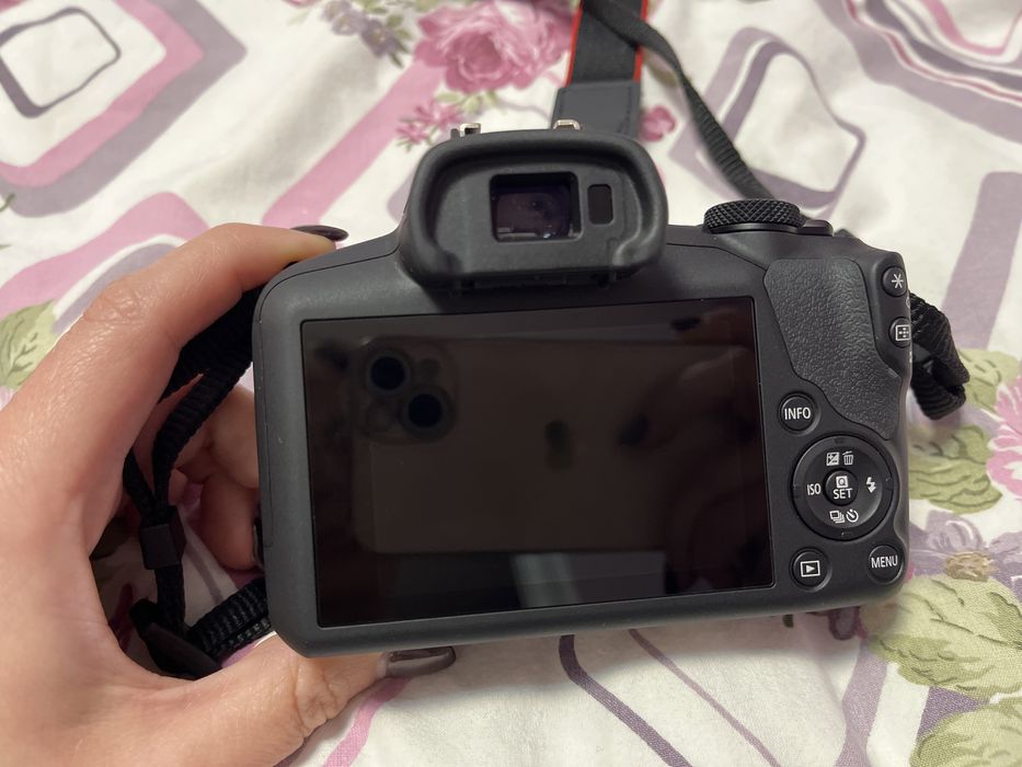 Фотоапарат Mirrorless Canon EOS R100 + Обектив RF-S 18-45мм + чанта