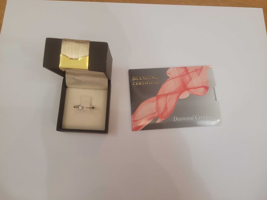 Inel de logodna din aur alb 18k cu diamant taietura Marquis Diamond