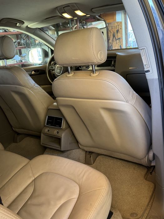 Продавам Джип Ауди Q7