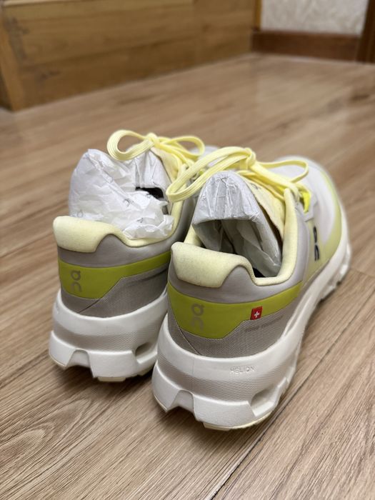 Продам кроссовки