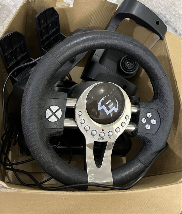 Игровой руль для ПК и консолей