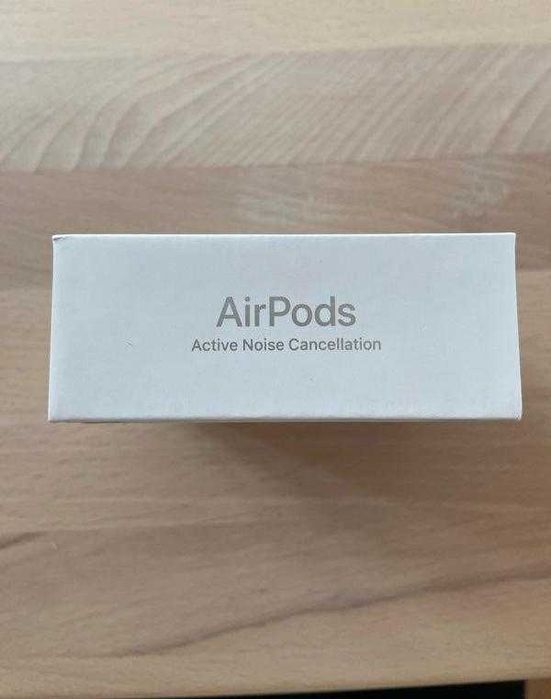 Apple AirPods 4 avec réduction active du bruit. Неуфс