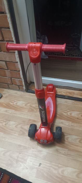 Самокат детский в отличном состоянии...Болалар самокати зур холатда .