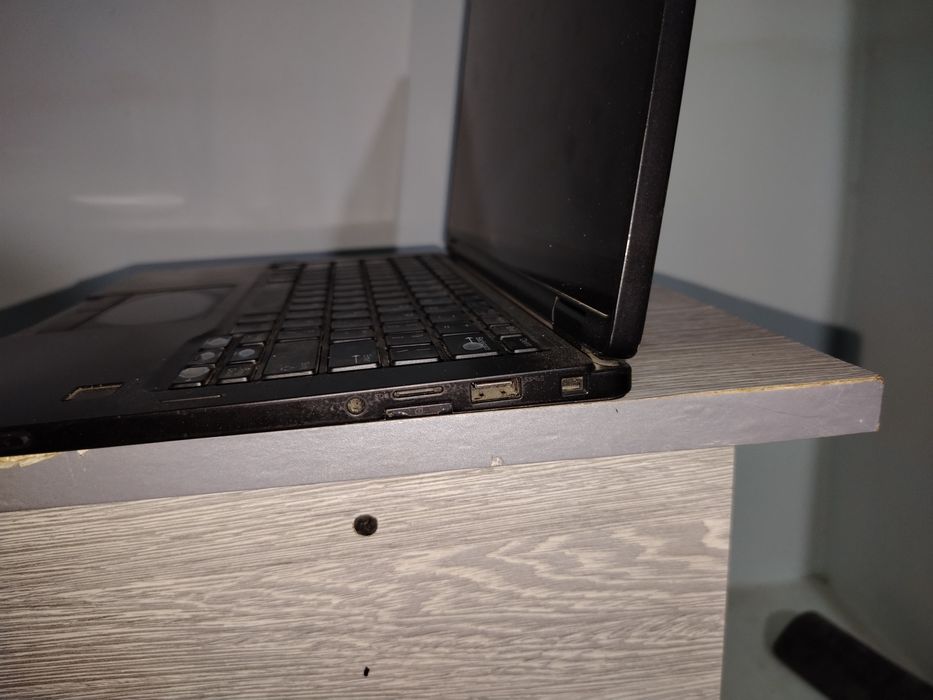 Dell Latidute 2-1 Amerikaniskiy noutbuk