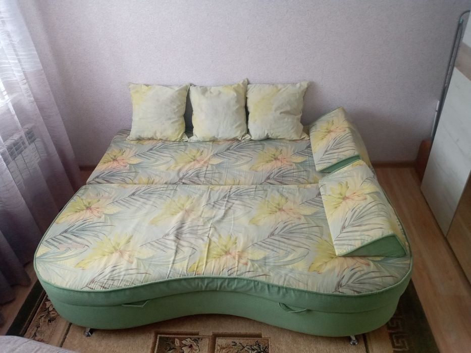Детский диван. Б.у. в хорошем состоянии.