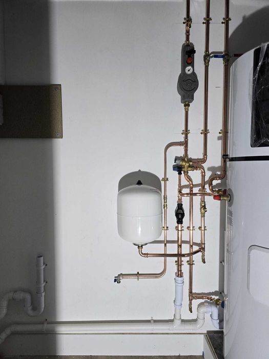 Ofer servicii instalatii sanitare si termice.