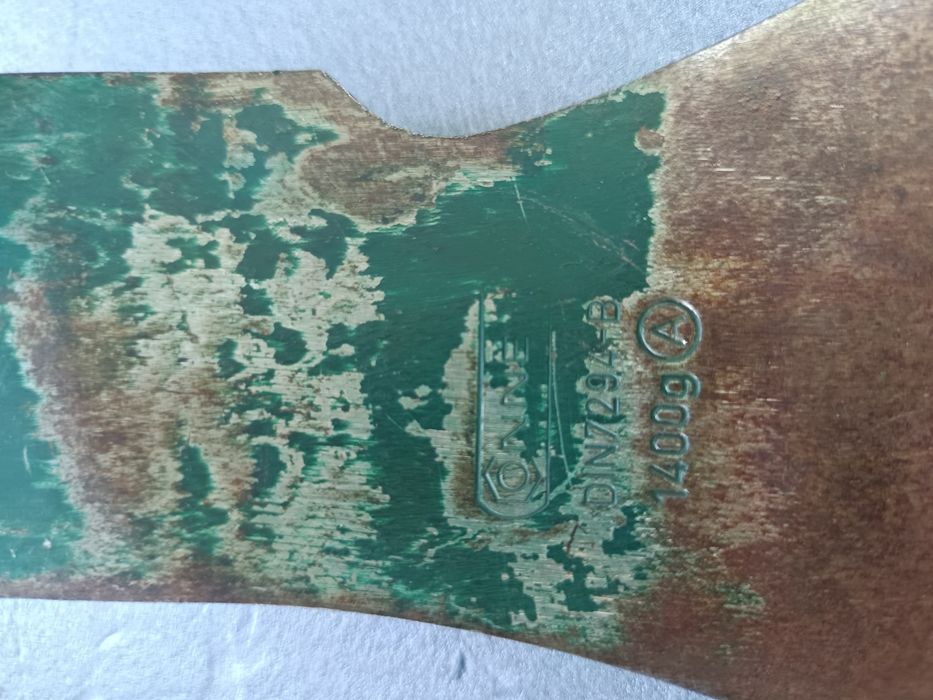 Продавам Стари топори