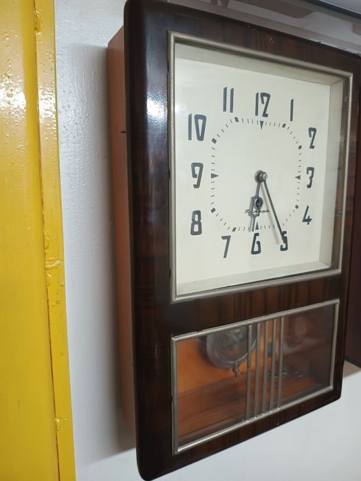 Красив  Степен  Механичен Часовник ЯНТАР  Идеален за Декорация