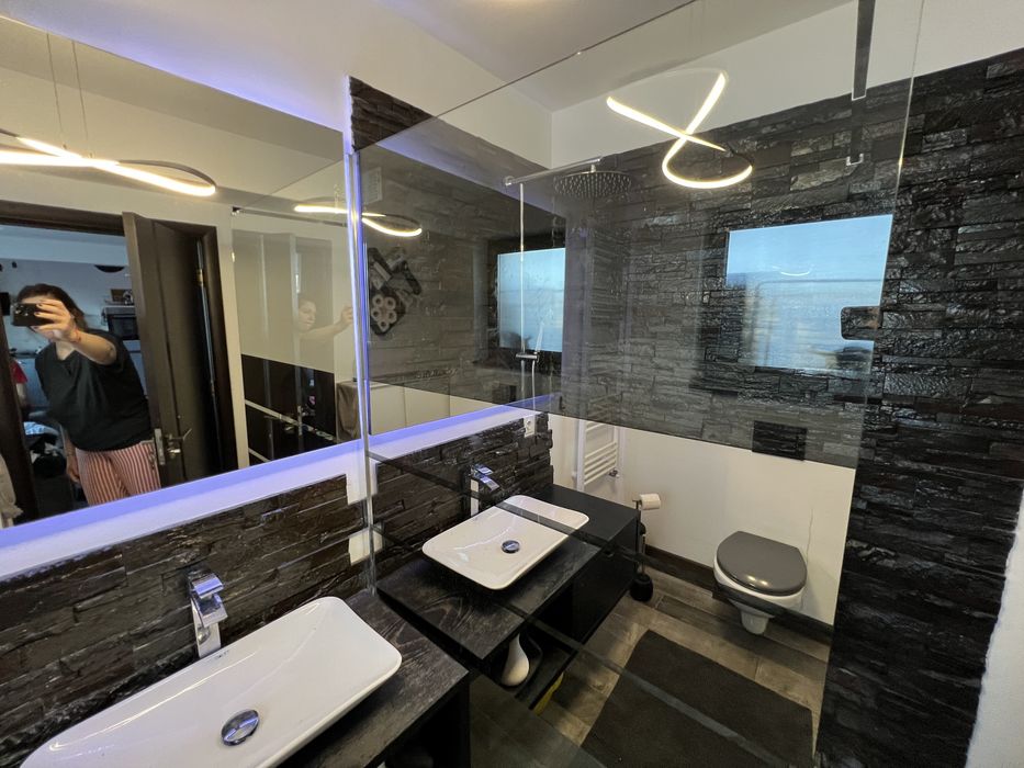 Vând apartamant cu 2 camere semidecomandat, zona Terra