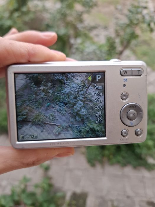 Компактен дигитален фотоапарат Olympus D-700, 12MP, 4 оптичен зум