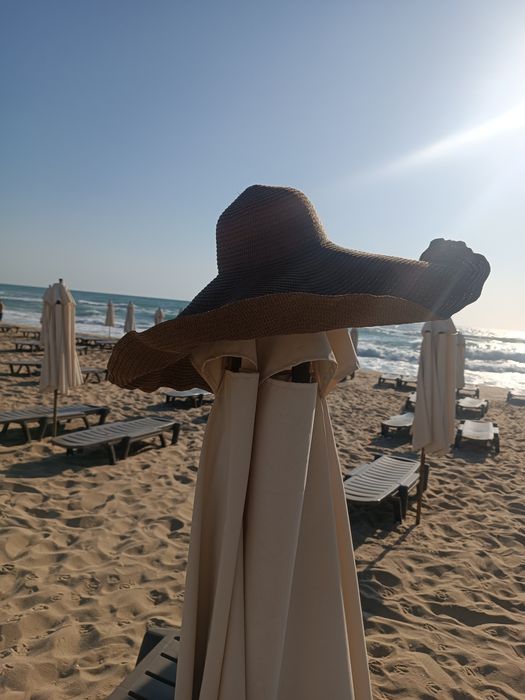 Лятна голяма шапка с периферия.