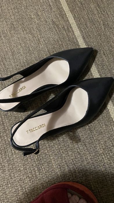 Женские босоножки