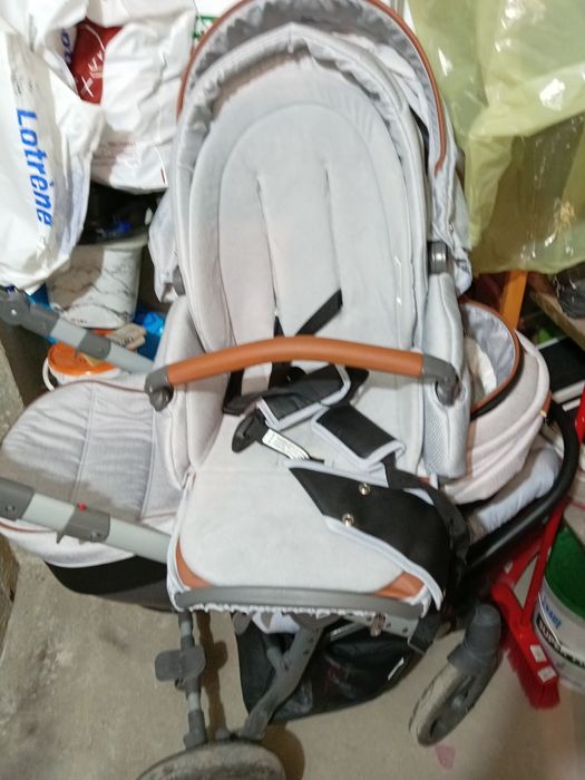 Продавам бебешка количка