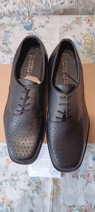Продавам чисто нови Офицялни обувки номер 40 неизползвани