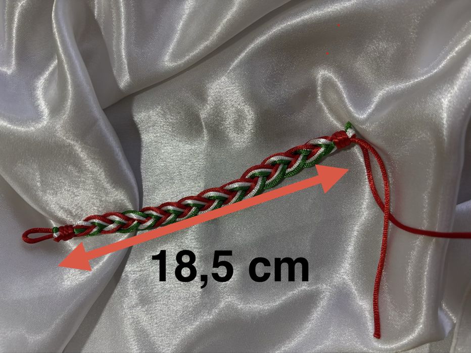 Гривна - мартеница с българското знаме