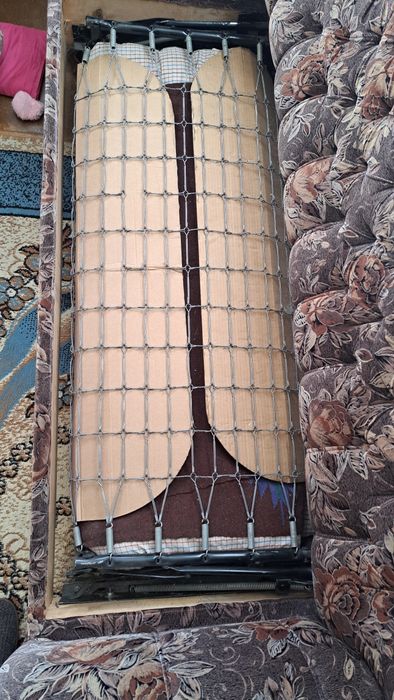 Подарява се!Разтегателен диван тройка. Подсрява се!