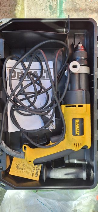 Masina de găurit DeWalt DW505 QS