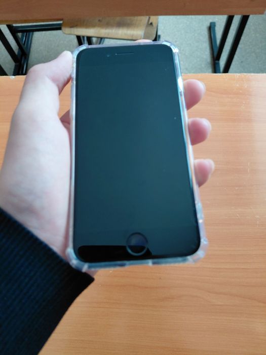 Продам айфон се2020