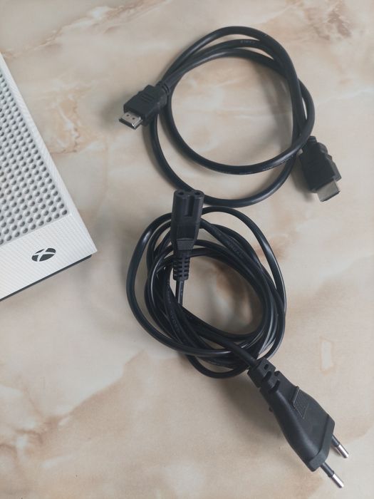 [XboxOne S] Vând consolă Xbox One S albă de 512GB în perfectă stare + accesorii + jocuri //poze reale