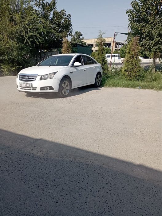 Lacetti cruze  sotiladi