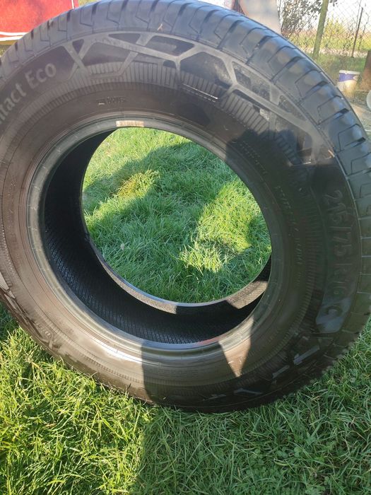 Vând două anvelope continental /  / 215 /75  R 16 / C-Van contact/