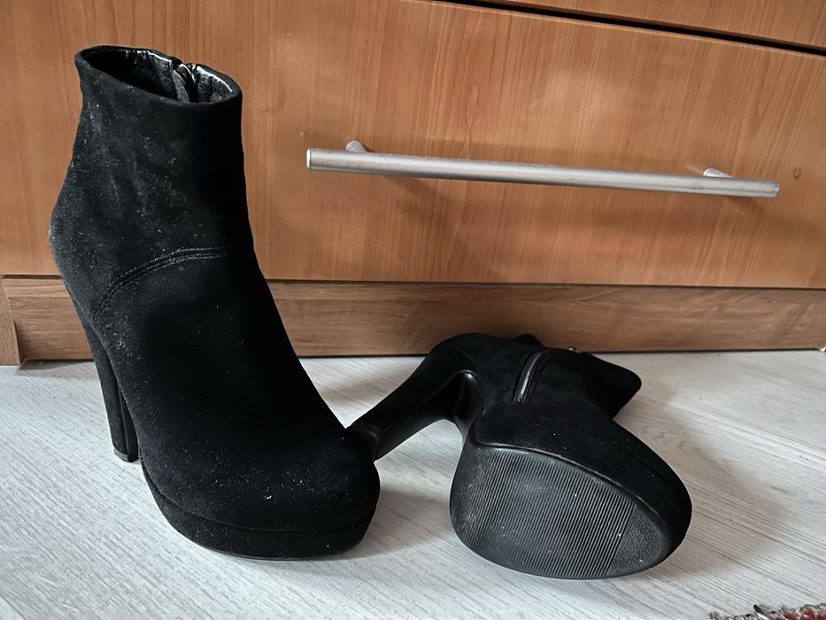 Продам в отличном состояние, новые.