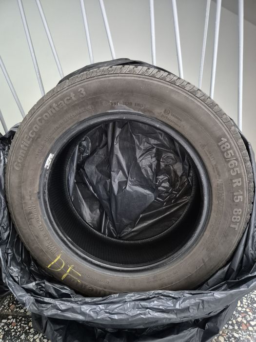 Vând set anvelope Continental 185/65 R15 (de vară)