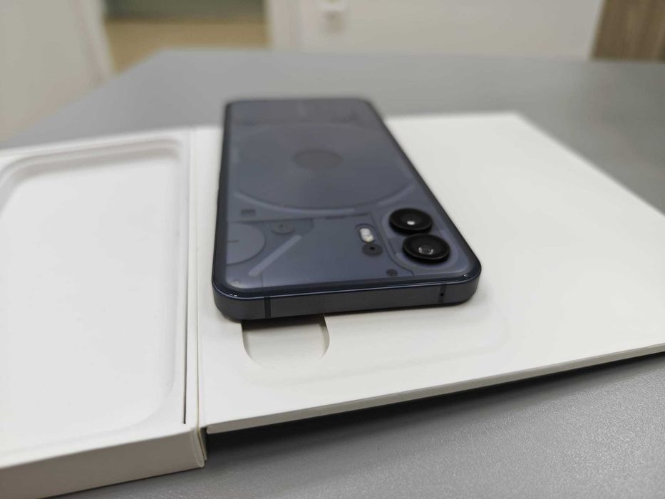 Nothing Phone (2) 12GB/256GB Dark Gray, impecabil, 8 huse, folie față/spate, full box