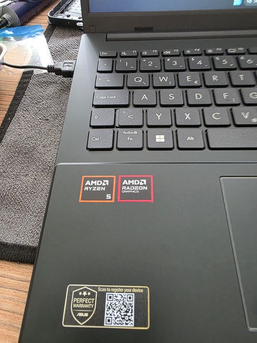 Asus Vivobook Go 15. Ryzen 5 40 16gb ddr5 ssd 512