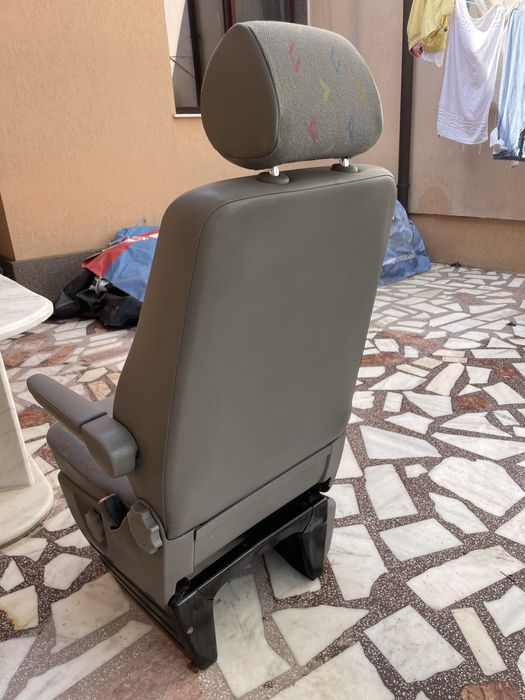 Scaun pasager Volkswagen T5 cu cotiere si incalzire impecabil pret 1000 lei