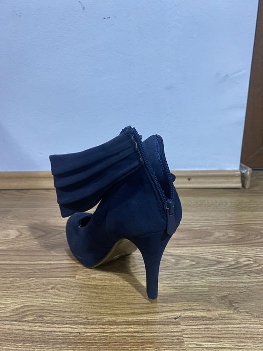 Pantofi cu toc piele întoarsă