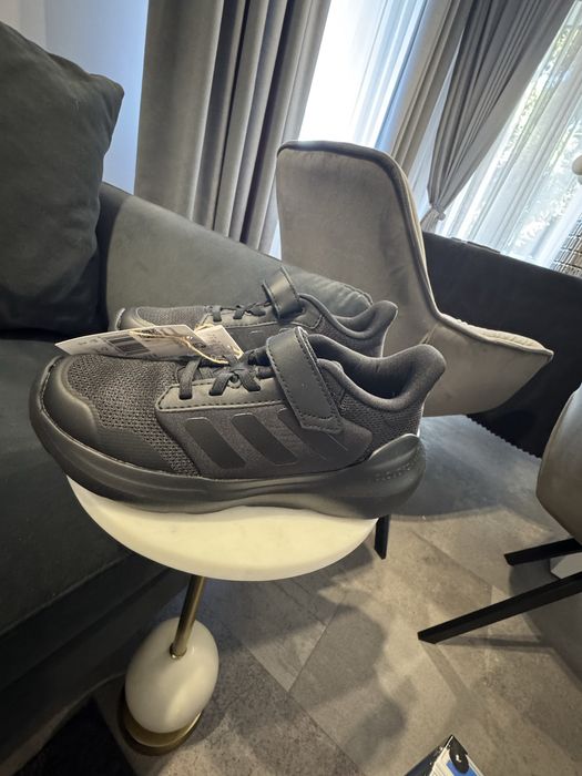 Маратонки Adidas