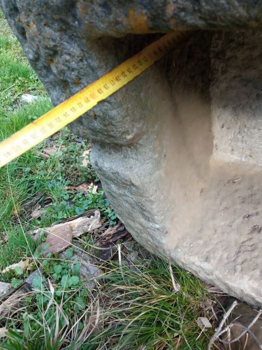 Камено корито от дялан камък