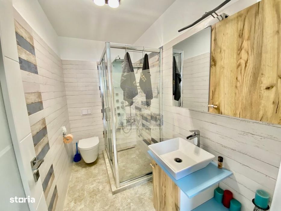 Casa cu 4 camere 3 bai 2 terase si teren 450 mp in zona Parcul Sub Ari