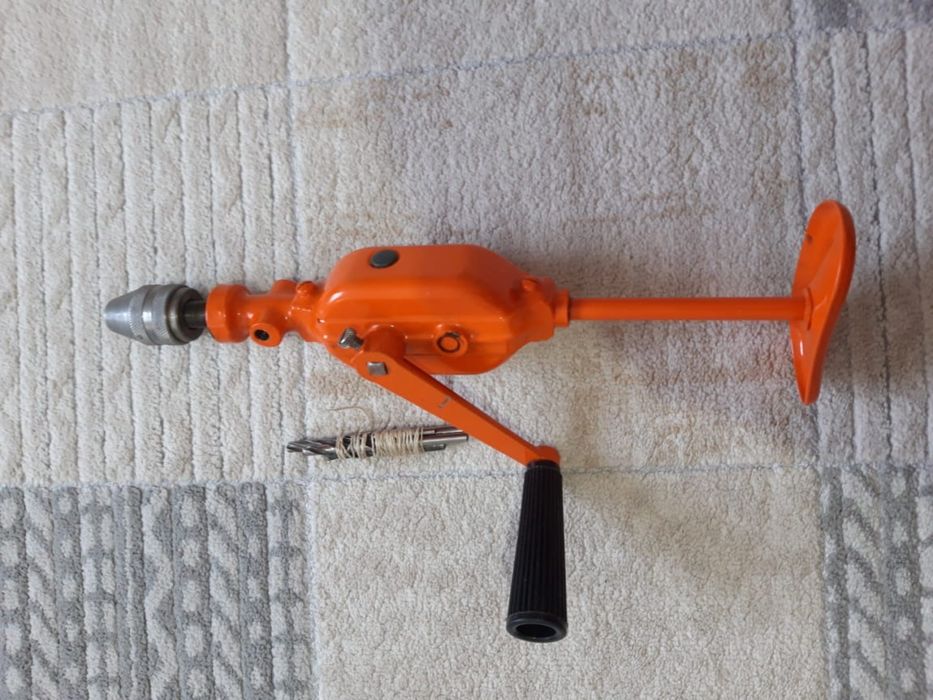 Ручная дрель, новая