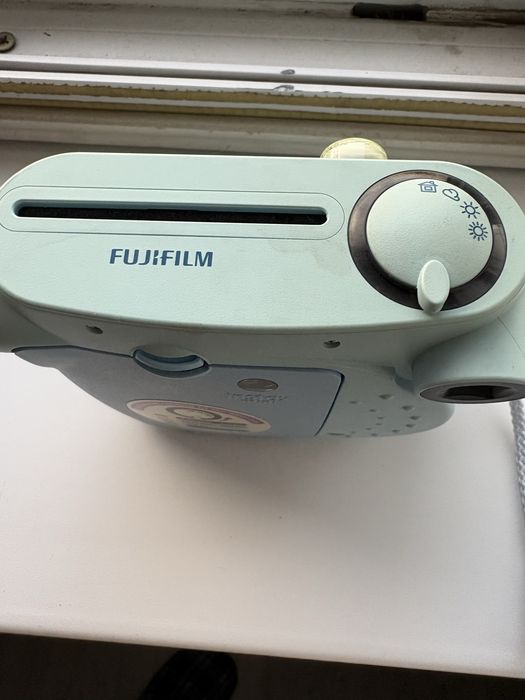 Продам Фотоаппарат Instax mini-75