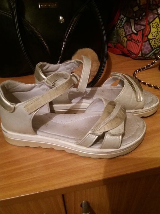 Сандалии на девочку