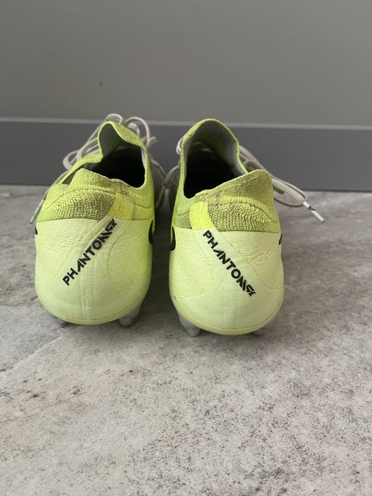 Продавам NIKE phantom