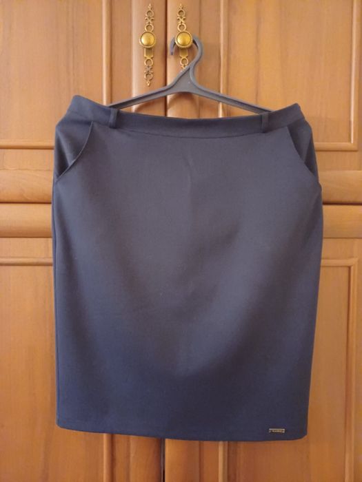 Продам школьную юбку темно - синего цвета. 48 размер.