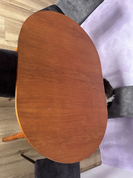 Трапезна маса със столове