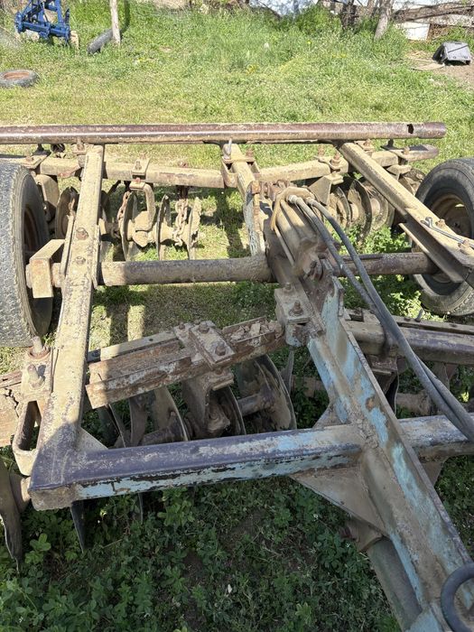 Tractor u 650 cu disc si plug