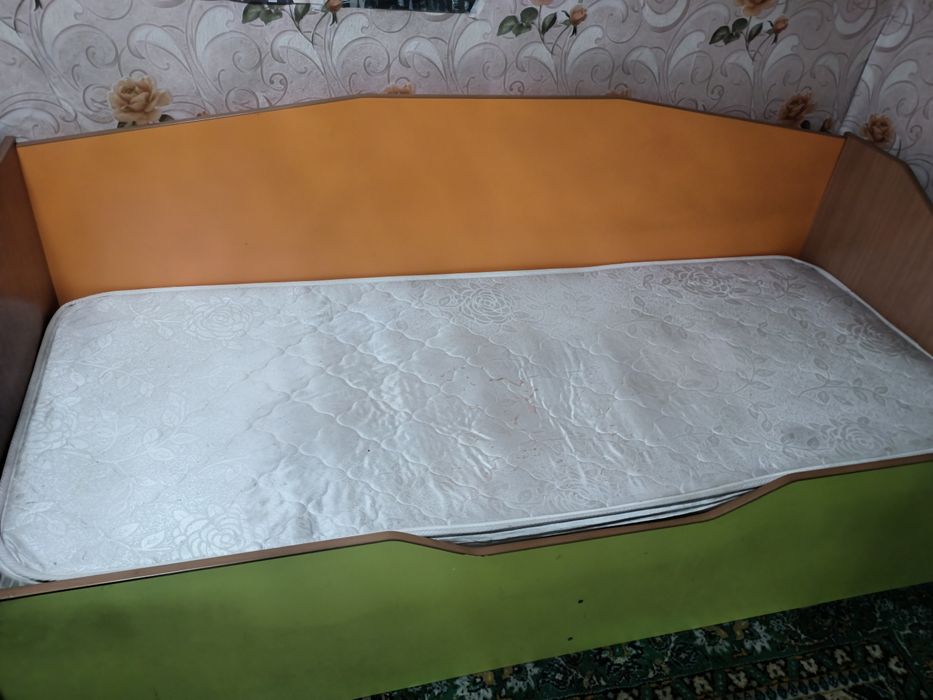 Продам кровать детскую 1.5