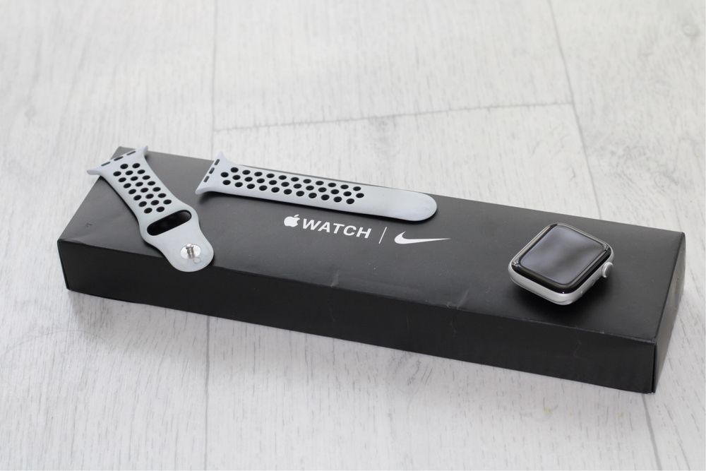 Apple watch SE nike