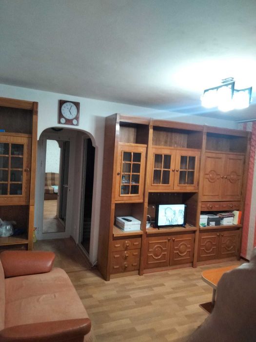 Proprietar vând apartament 2 camere, etaj 2/4, Strada Uioara, parcare